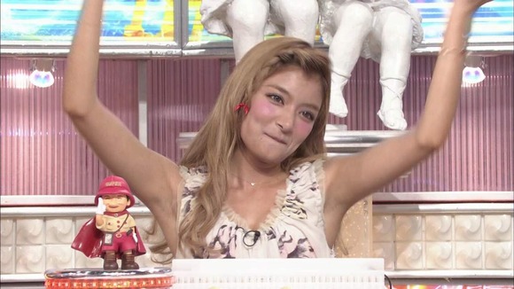 芸能人の腋フェチ画像057