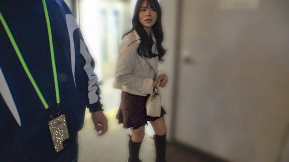 新横浜で２３歳会社員をナンパ、ホテルでマッサージ。お尻をひん剥いて手マンすると潮を大噴射。濡れやすい・締りが良い・感度も高いぐちゅぐちゅマ●コでイキ狂う 2