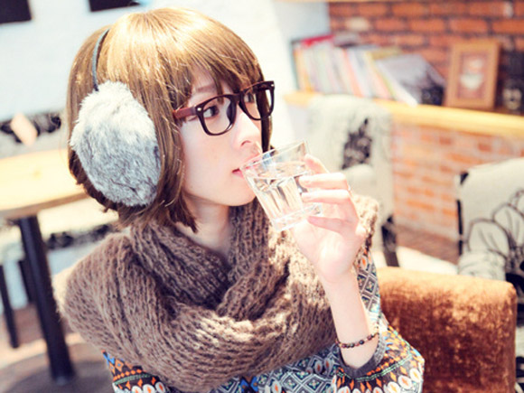 美女とメガネとイヤーマフ