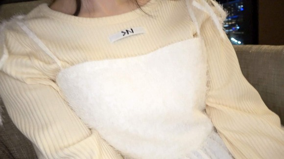 ２３歳カフェ店員の童顔女子がネットでAV応募→体験撮影。実はスゴい胸…未処理のマン毛も相まって極限の初々しさ