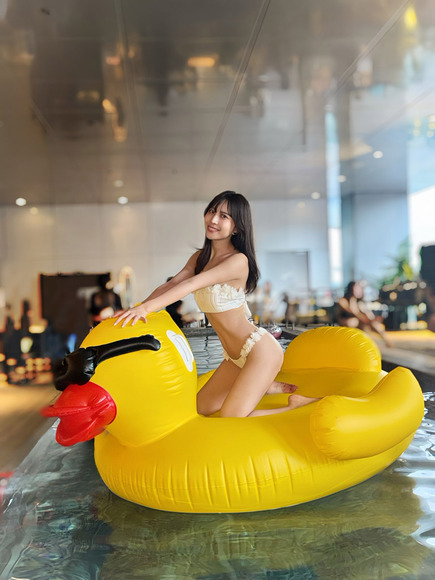 スレンダー巨乳で可愛い竹内星菜