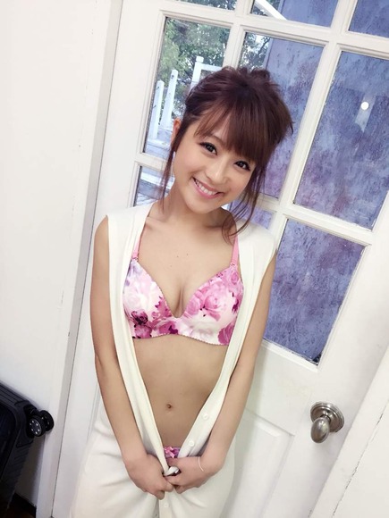 鈴木奈々の下着姿画像005