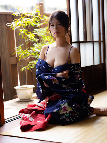 191005菜乃花のエロ画像008