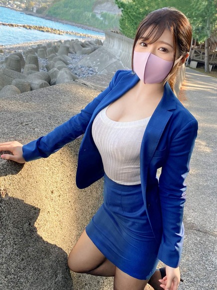 Fカップの新人OLと仕事をサボって夏の小田原旅行。プールでいちゃいちゃ…ホテルでキス 3