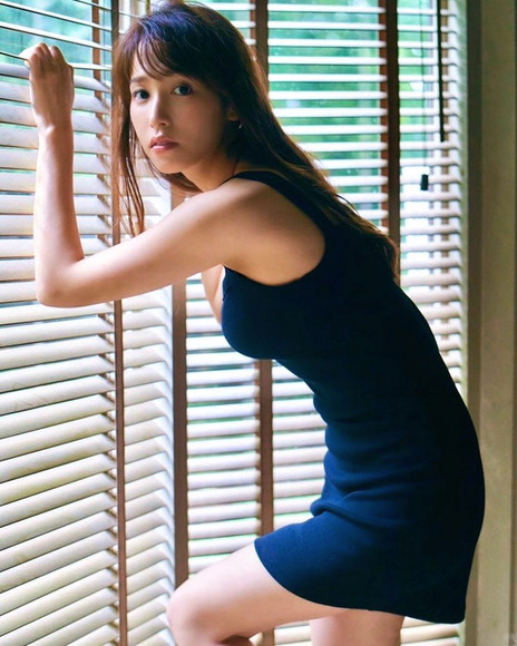 210126鷲見玲奈005