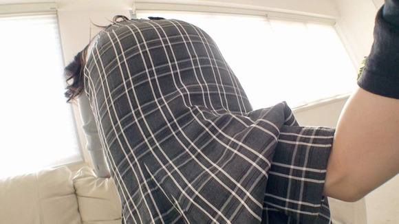 ３１歳既婚OLがネットでAV応募→体験撮影。濡れやすく感じやすいマシュマロボディ…清楚な人妻が従順なドMに