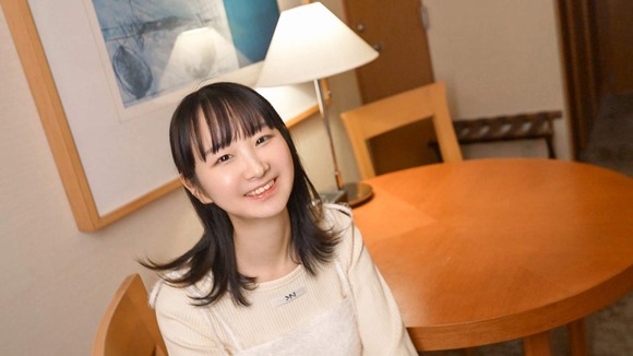 ２３歳カフェ店員の童顔女子がネットでAV応募→体験撮影。実はスゴい胸…未処理のマン毛も相まって極限の初々しさ