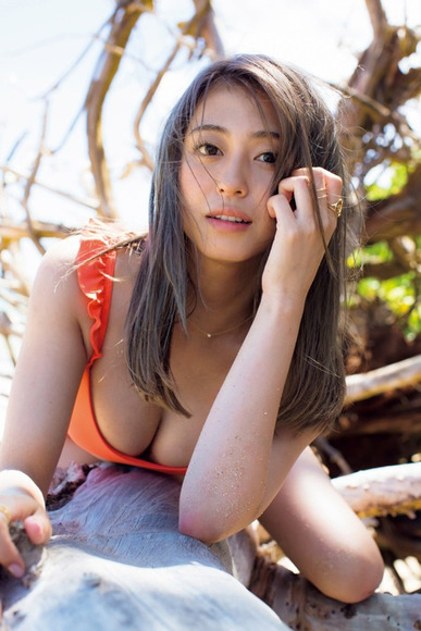 大川藍の過激グラビア画像009