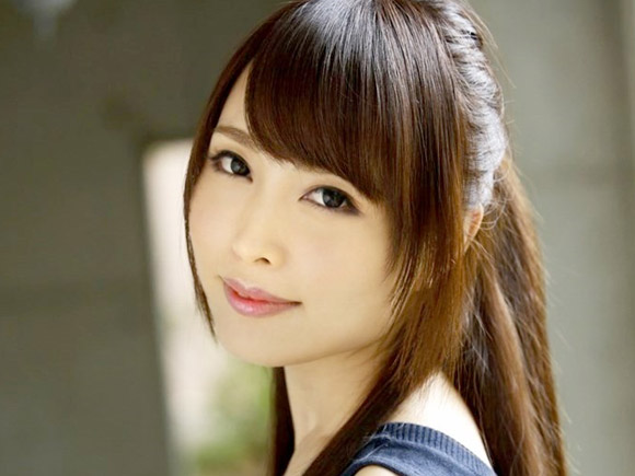 専属AVデビューする人妻、鳴沢ゆりのエロ画像とエロ動画