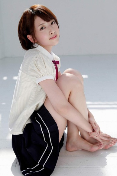 橋本奈々未の美脚画像002