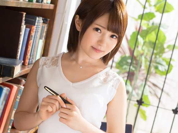 顔面偏差値が高すぎる小説家として話題の美少女がAV堕ち