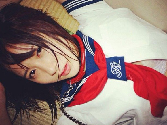 元AKB小野恵令奈が公開した過激シチュ写真でマ●毛が見えてると話題に 画像×６