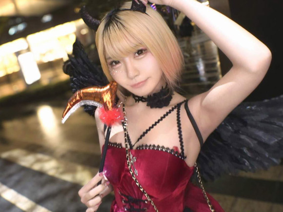 ハロウィンで出会った２０歳コンカフェ嬢とホテルへ…。乳首を触られて敏感なツルツルマ●コが大濡れ