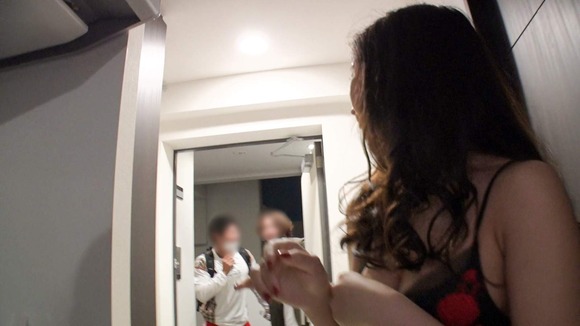 ワールドクラスの２３歳Gカップ神くびれギャル。高円寺から自宅凸で勝負下着姿を見せてもらう 28