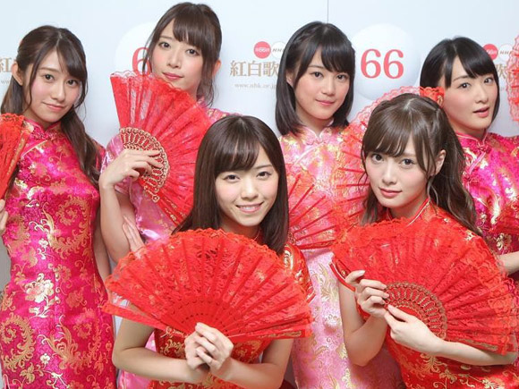 乃木坂の中心メンバーが披露した大胆なスリットの入ったチャイナドレス姿