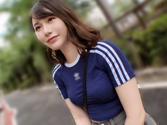 ２３歳フリーターをナンパ、ホテル直行。真面目系に見えてエッロいフェラ…騎乗位で突き上げられつつ、自分でも腰振り