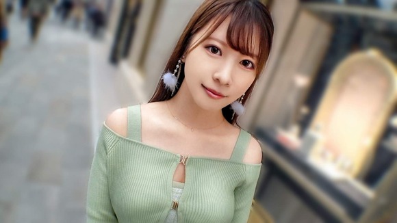 ２１歳白肌美乳な女子大生がホテルで脱ぐと豹変？挿入され、激しく突かれると下品な喘ぎ声が…