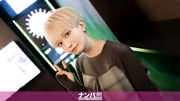 ２５歳金髪ショートのバーテンダーをナンパ、即ホ。クール系だけど手マンされるとメス顔に…綺麗な色白美肌、四つんばいで潮吹き