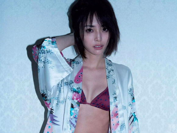 怪しい雰囲気ではだけるサキ吉