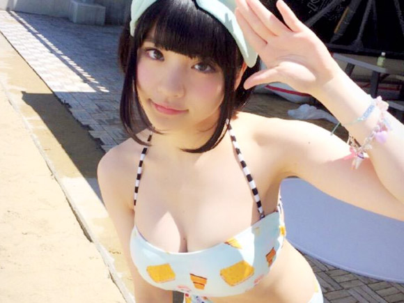 17歳にして胸が成長しまくってる根本凪(ねもとなぎ)がグラビアでそのポテンシャルを見せつける