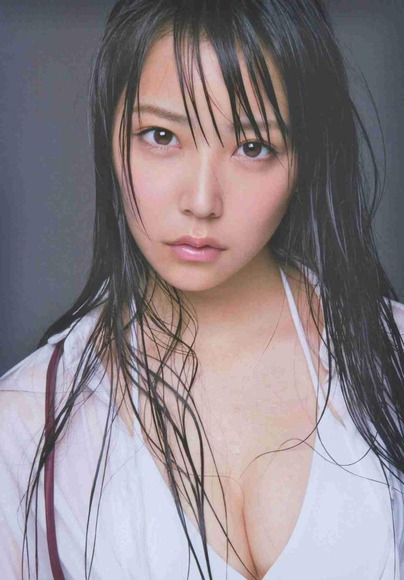 白間美瑠の水着グラビア018