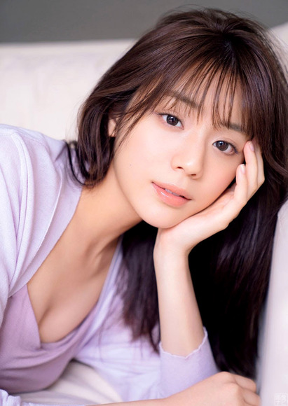 200724貴島明日香の少しエッチなグラビア画像009