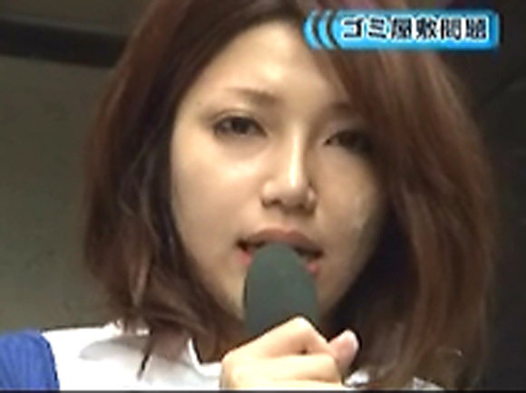 女性レポーターがいきなりレイプされる動画