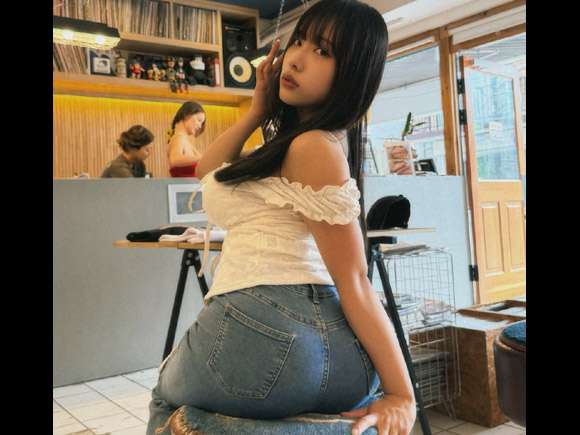 栗田すみれ ジーンズ履いててもスゴい爆尻の２１歳グラドル