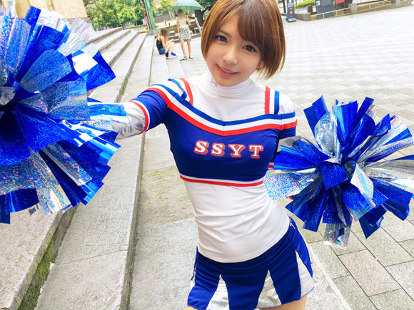 髪色明るめのチアガール女子大生が潮吹きエッチしちゃいます