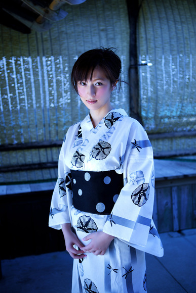 仲根かすみのグラビア画像042