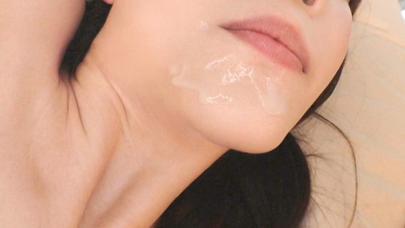 ２７歳薬剤師のスレンダー美女がネットでAV応募→体験撮影。初体験は２０歳…パイパンマ●コが手マンでビチョ濡れ、挿入されると敏感に反応して快楽に溺れる