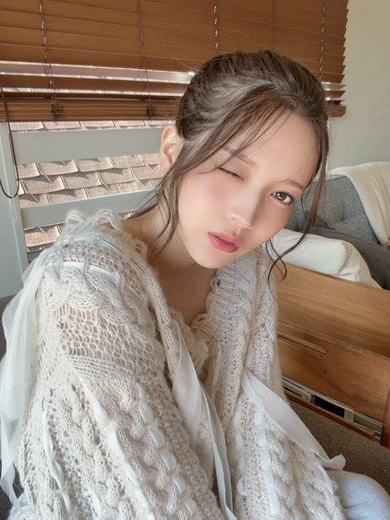黒嵜菜々子 プロデューサー兼アイドルの水着グラビア