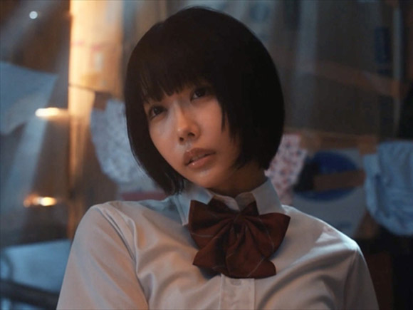 強烈セックスシーンで話題のドラマに出演中のあのちゃん 制服姿が可愛い