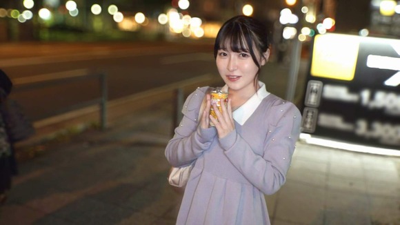 清楚系の２２歳パティシエをナンパ。ホテルで脱ぐと色白ボディにピンクの神乳首、ピンクの超美マ●コ