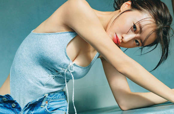 200601松本まりかのグラビア画像009