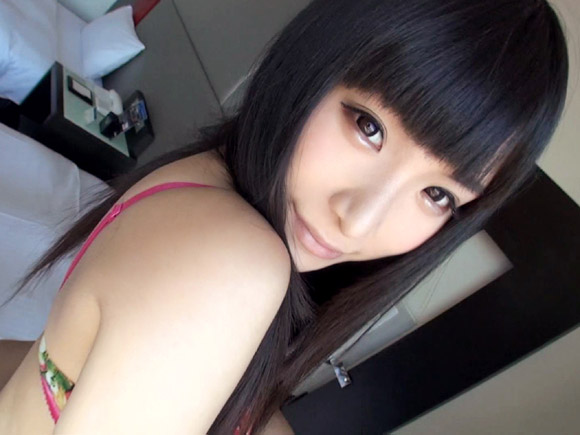 １９歳黒髪美少女