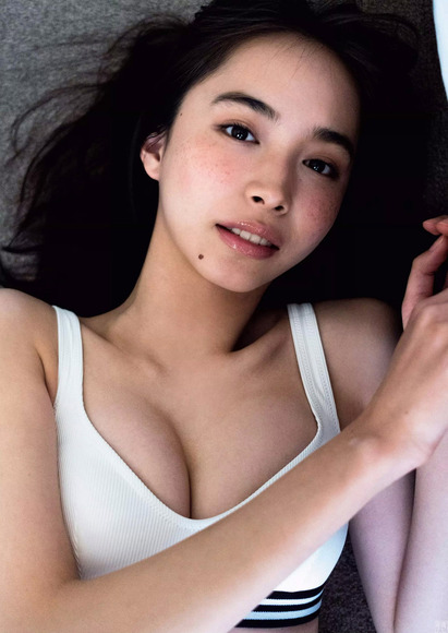 190601井桁弘恵のエロ画像008