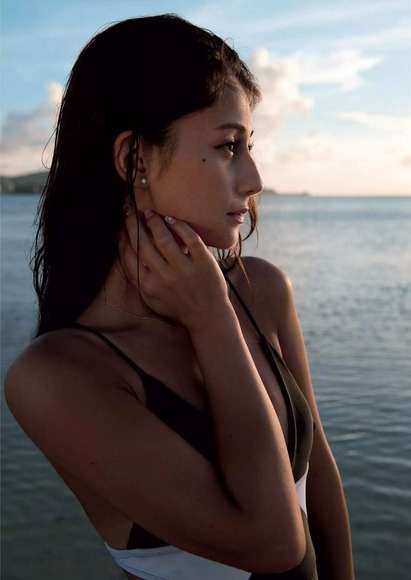 ダレノガレ明美の水着グラビア画像005