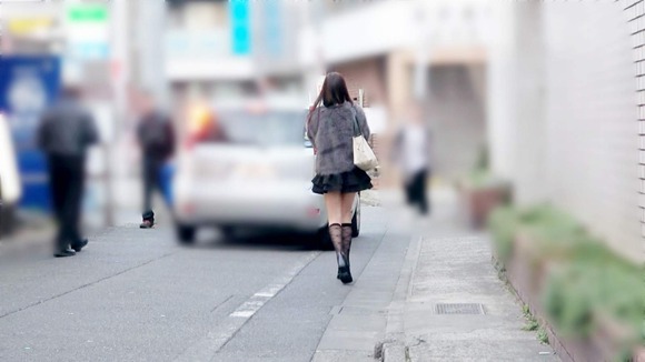 敏感ボディの小悪魔が女性用風俗に降臨。マッサージで何度も絶頂、追加オプションの電マで潮吹きアクメ。