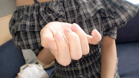 色白でモデル体型な２６歳歯科衛生士をナンパしてホテルへ。電マを当てた途端にエロスイッチON…