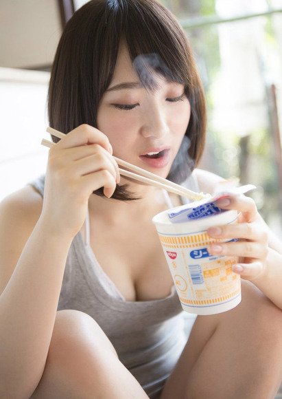 170116高橋朱里のエロ画像009