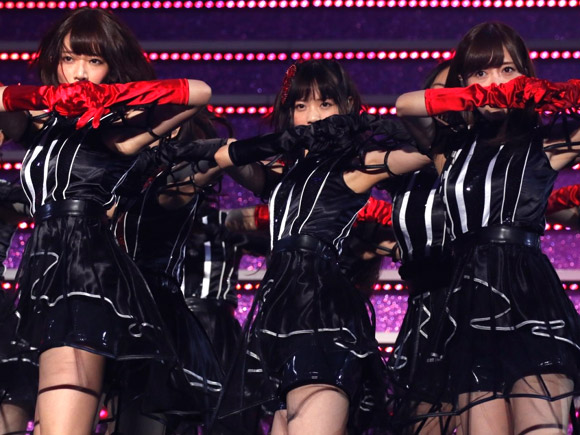 乃木坂人気メンバーのライブ中に見せるセクシーな表情と腋をガッツリ