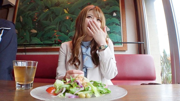 Gカップの人妻イ●スタ美女をDMでナンパ。カフェからホテルへ… 9