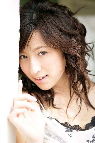 仲根かすみのグラビア画像050