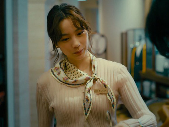 能年玲奈 ドラマのピッタリ衣装で胸に注目が集まる