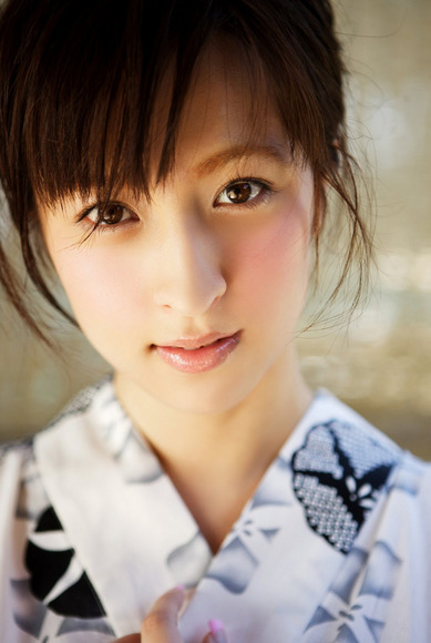 仲根かすみのグラビア画像040