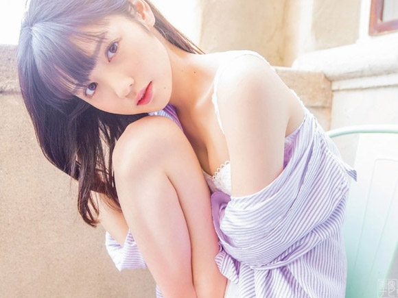 道重さゆみ 「こんなにおケツ見せていいの?」エロ下着写真