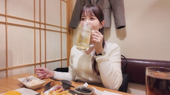 ４０歳美女と社内不倫。部屋に入った途端におっぱいをひん剥かれメス顔になる既婚上司…脱ぐと美巨乳でパイパン