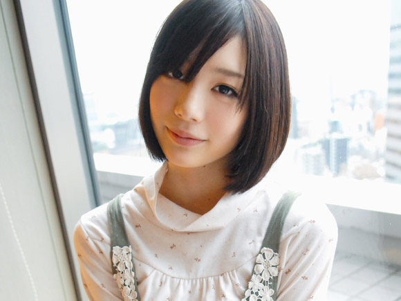 超人気AV女優、鈴村あいりがまだ半分素人の時代に撮影されたセックスの様子。人見知りで恥ずかしがりながら男優さんと接してオナニーを見せる様子が可愛すぎます