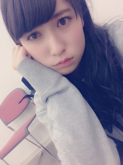吉田朱里_自撮り038